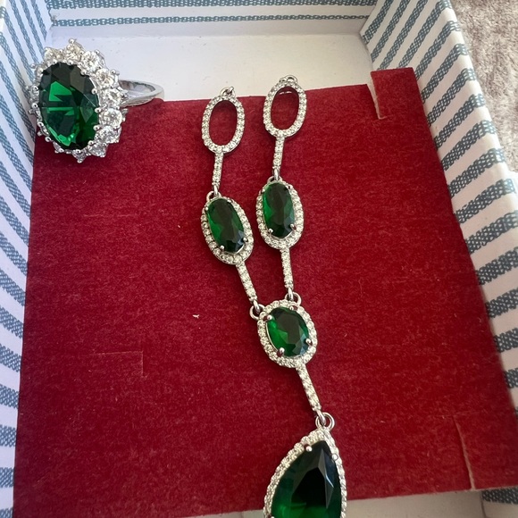 NWT GREEN DEITAL JEWELRY SET - Picture 6 of 7
